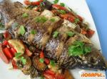 Рыба запеченная под овощами