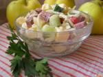 Мясной салат с айвой