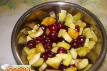 Шаг 2: Пока хлебопечка вымешивает тесто, нужно …