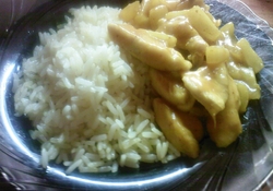 Рецепт: Куриное филе с ананасами в соусе карри