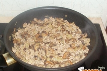 Шаг 2: Когда из грибов испарится жидкость, …