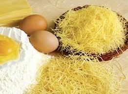 Как приготовить домашнюю яичную лапшу?