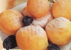 Рецепт: Пончики картофельные с черносливом
