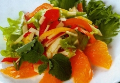 Салат с болгарским перцем и фруктами по-аргентински  