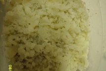 Шаг 5: Далее чистим и отвариваем картошку …