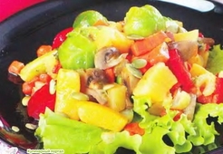 Овощное рагу с грибами и тыквенными семечками