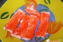 Шаг 2: Морковь и лук режем соломкой, …