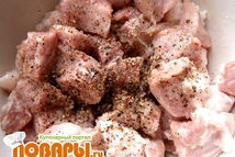 Шаг 2: Итак, сперва нужно истолочь перец …