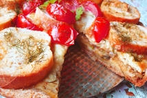 Шаг 4: Нарезанные ломти багета или булки …