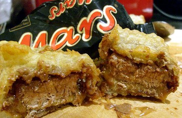 Статья: Кулинарные пристрастия шотландцев - обжаренный в масле батончик