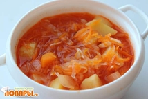 Шаг 2: Заливаем лук и морковь кипятком. …