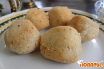 Шаг 3: Обвалять в муке и жарить …