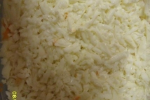 Шаг 8: и закрываем майонезом. Отвариваем яйца …