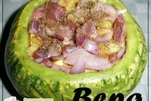 Шаг 2: Куриные желудочки мелко нарезать. Лук …