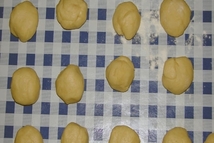 Шаг 8: Из теста формируем шарики.