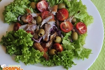 Шаг 3: Выложить копчёную рыбку. Все спрыснуть …