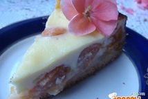 Шаг 3: Слегка все взбиваем и заливаем …