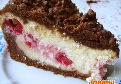 Шоколадный пирог с творогом и вишней