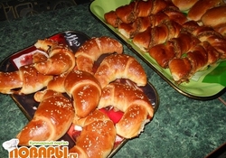 Рецепт: Рогалики, ореховые булочки, пирожки