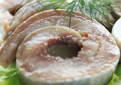 Рецепт: Rollmops - сельдь в маринаде с начинкой