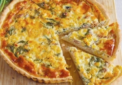 Рецепт: Открытый пирог с копченой рыбой и кукурузой