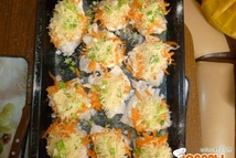 Шаг 6: Все засыпать тертым сыром. Запекать …