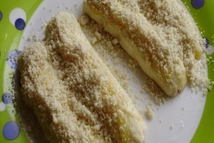 Шаг 4: Перемалываем кунжут. Посыпаем медовые бананы …