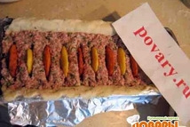 Шаг 6: На тесто выкладываем фарш В …