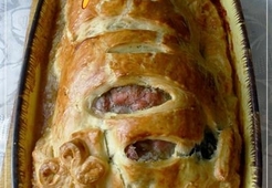 Мясной рулет в слоеном тесте