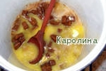 Шаг 3: Готовим заливку: сливочное масло растапливаем …