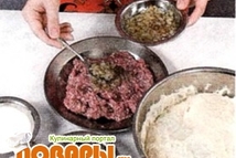 Шаг 2: Добавить в опару оставшуюся муку, …