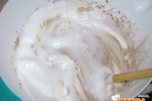 Шаг 4: В отдельной посуде взбиваем 8 …