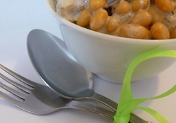 Рецепт: Соевые бобы в сливках с грибами