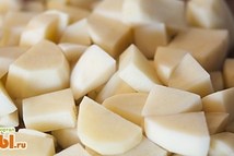 Шаг 3: Картошку порежем небольшими кубиками