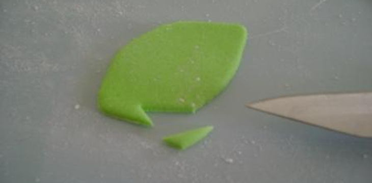 Шаг №9 МК ромашек и листочков от Annula