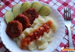 Чечевичные тефтели в томатном соусе