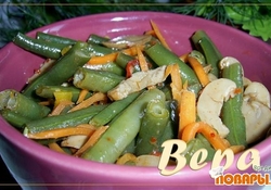 Рецепт: Остренький салат с фасолью