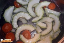 Шаг 1: Куриный бульон поставить на средний …