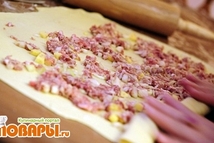 Шаг 5: Тесто раскатать большой лепешкой, максимально …