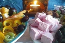 Шаг 7: В пиалку ломаем шоколад,добавляем пару …