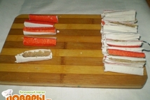 Шаг 2: Размотать крабовые палочки (крабовые палочки …