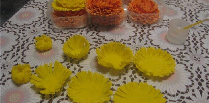 Шаг №6 МК Хризантемы, астры, дубки от аннета