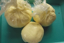 Шаг 5: Оставшийся сыр разделить на 2/3 …