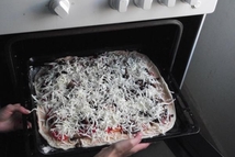 Шаг 5: Затем ставьте вашу пиццу в …