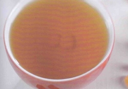 Рецепт: Напиток из шиповника с изюмом и медом  