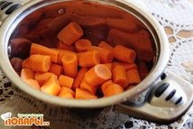 Шаг 1: Вам понадобится молодая морковка. Морковь …