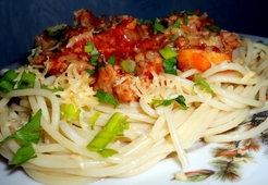 Спагетти с острым апельсиново-томатным соусом