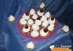 Рецепт: Корзинки с повидлом и белково-заварным кремом