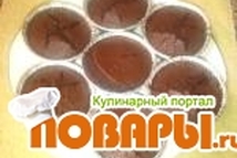 Шаг 7: Наливаем в противень воды тоже …