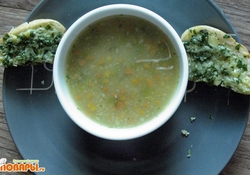 Рецепт: Гороховый суп-пюре с чесночно-сырными гренками